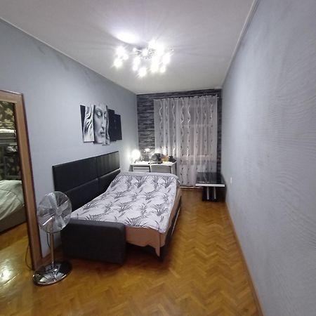 Apartament Venge -Cale Mieszkanie 46M2 Na Wylacznosc - Z Jedna Sypialnia I Jednym Sypialno-Salonem -3 Pietro Bez Windy- Rezerwacja Bez Karty Kredytowej-Klimatyzacja-Netflix-2 Lozeczka Dzieciece- Bezplatny Parking Publiczny Wroclaw Dış mekan fotoğraf