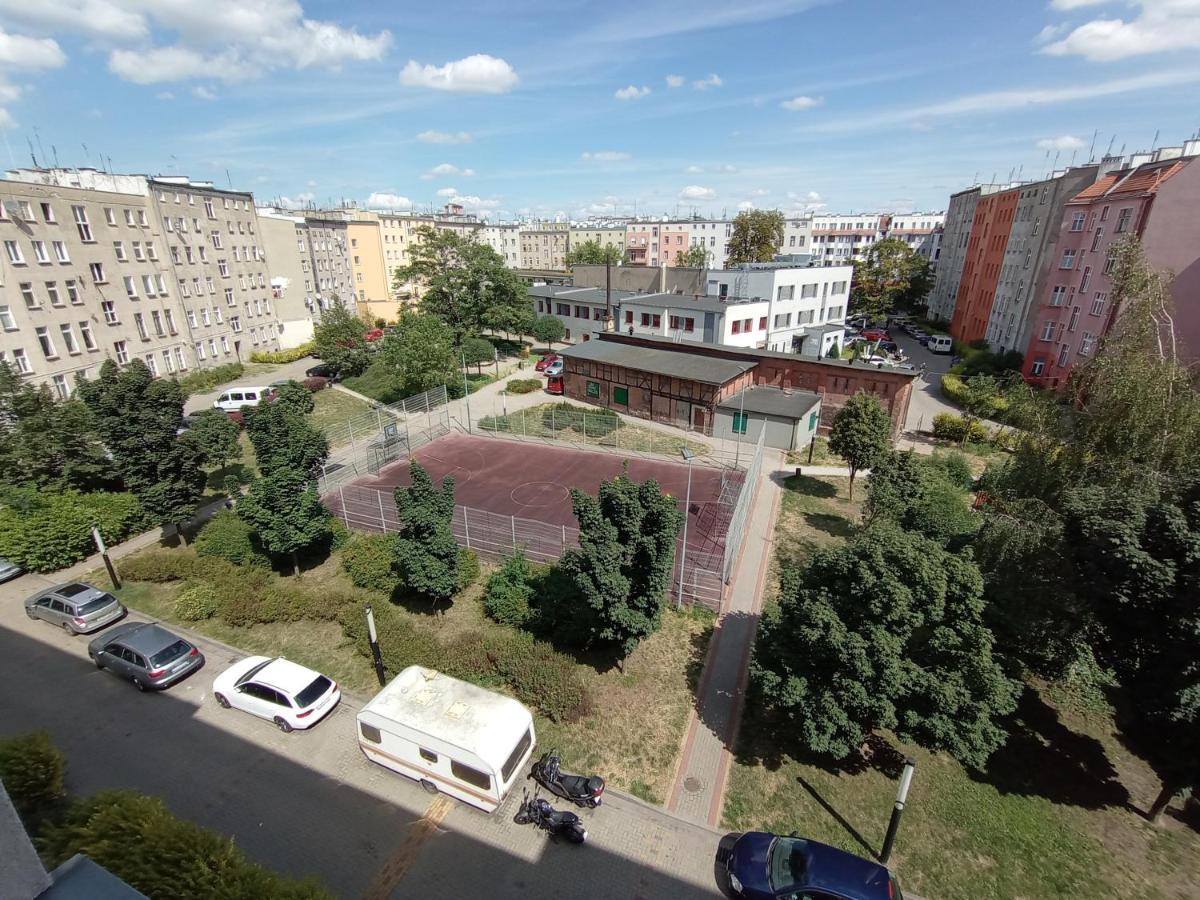 Apartament Venge -Cale Mieszkanie 46M2 Na Wylacznosc - Z Jedna Sypialnia I Jednym Sypialno-Salonem -3 Pietro Bez Windy- Rezerwacja Bez Karty Kredytowej-Klimatyzacja-Netflix-2 Lozeczka Dzieciece- Bezplatny Parking Publiczny Wroclaw Dış mekan fotoğraf