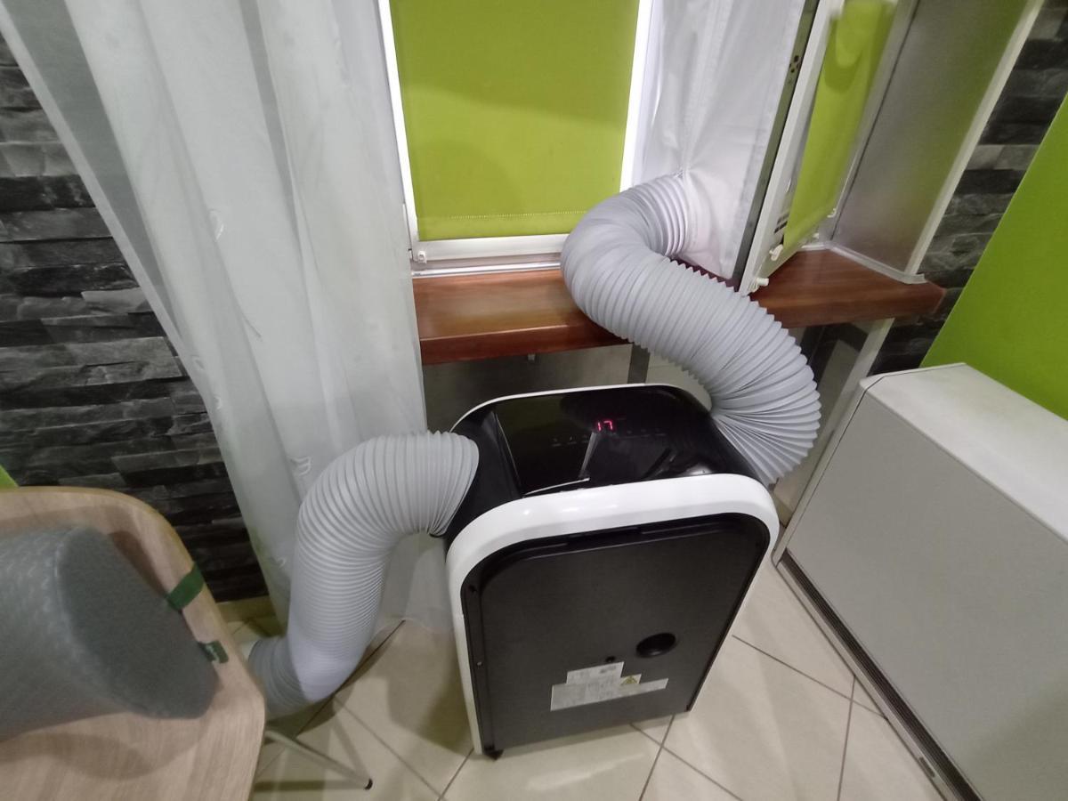 Apartament Venge -Cale Mieszkanie 46M2 Na Wylacznosc - Z Jedna Sypialnia I Jednym Sypialno-Salonem -3 Pietro Bez Windy- Rezerwacja Bez Karty Kredytowej-Klimatyzacja-Netflix-2 Lozeczka Dzieciece- Bezplatny Parking Publiczny Wroclaw Dış mekan fotoğraf