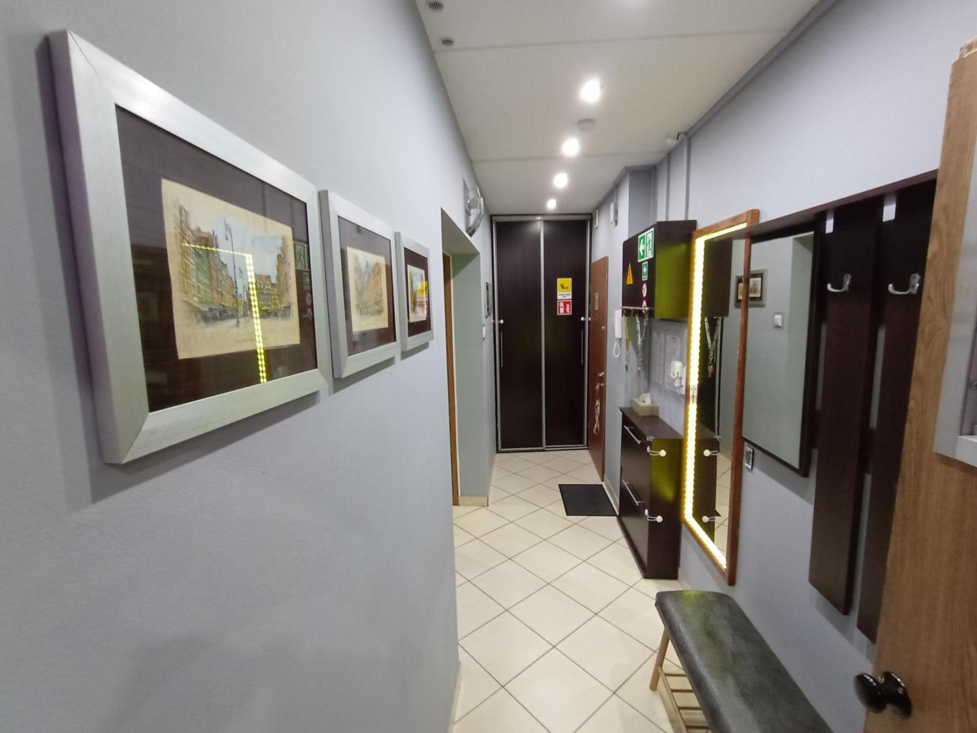 Apartament Venge -Cale Mieszkanie 46M2 Na Wylacznosc - Z Jedna Sypialnia I Jednym Sypialno-Salonem -3 Pietro Bez Windy- Rezerwacja Bez Karty Kredytowej-Klimatyzacja-Netflix-2 Lozeczka Dzieciece- Bezplatny Parking Publiczny Wroclaw Dış mekan fotoğraf