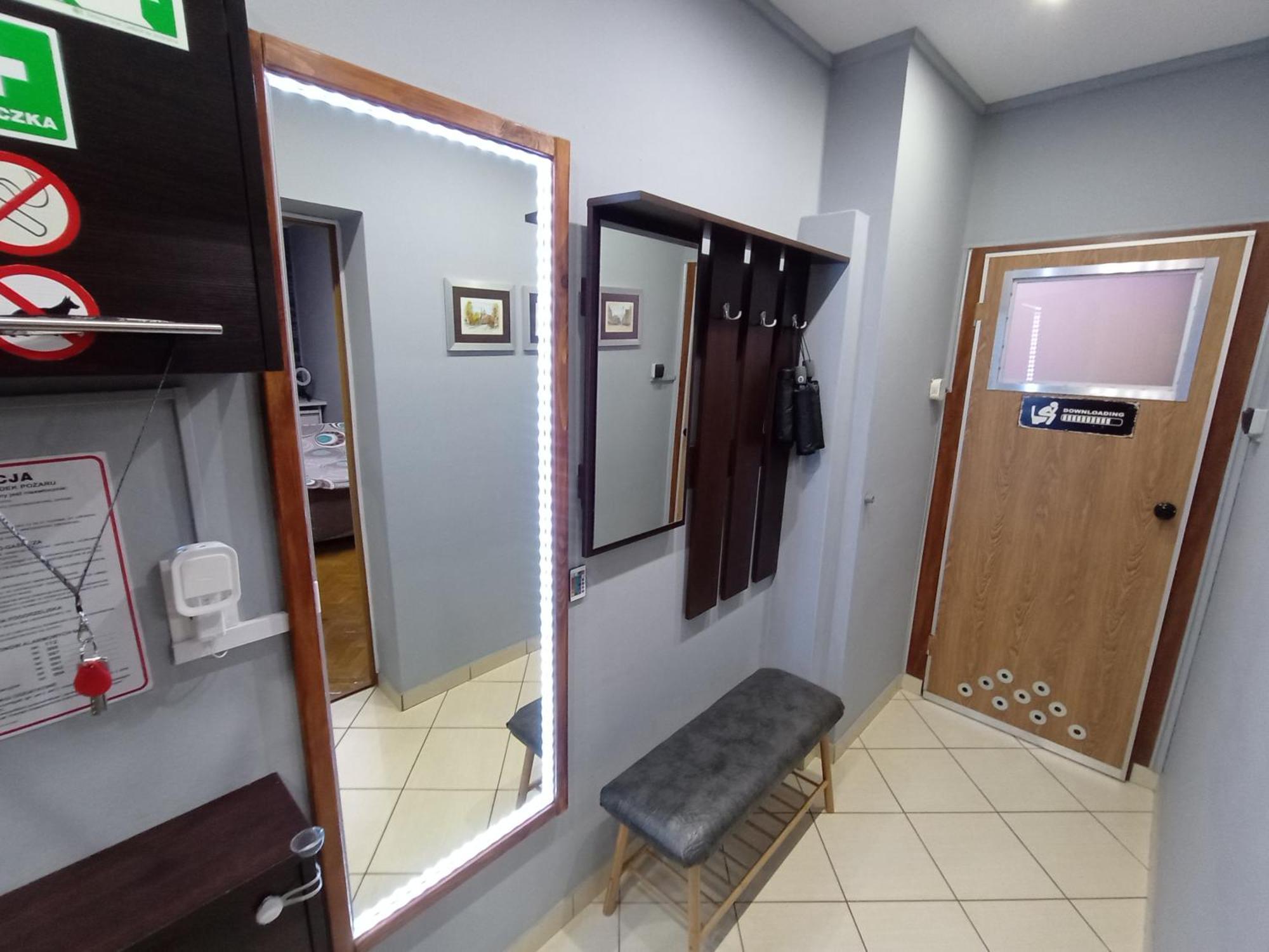 Apartament Venge -Cale Mieszkanie 46M2 Na Wylacznosc - Z Jedna Sypialnia I Jednym Sypialno-Salonem -3 Pietro Bez Windy- Rezerwacja Bez Karty Kredytowej-Klimatyzacja-Netflix-2 Lozeczka Dzieciece- Bezplatny Parking Publiczny Wroclaw Dış mekan fotoğraf