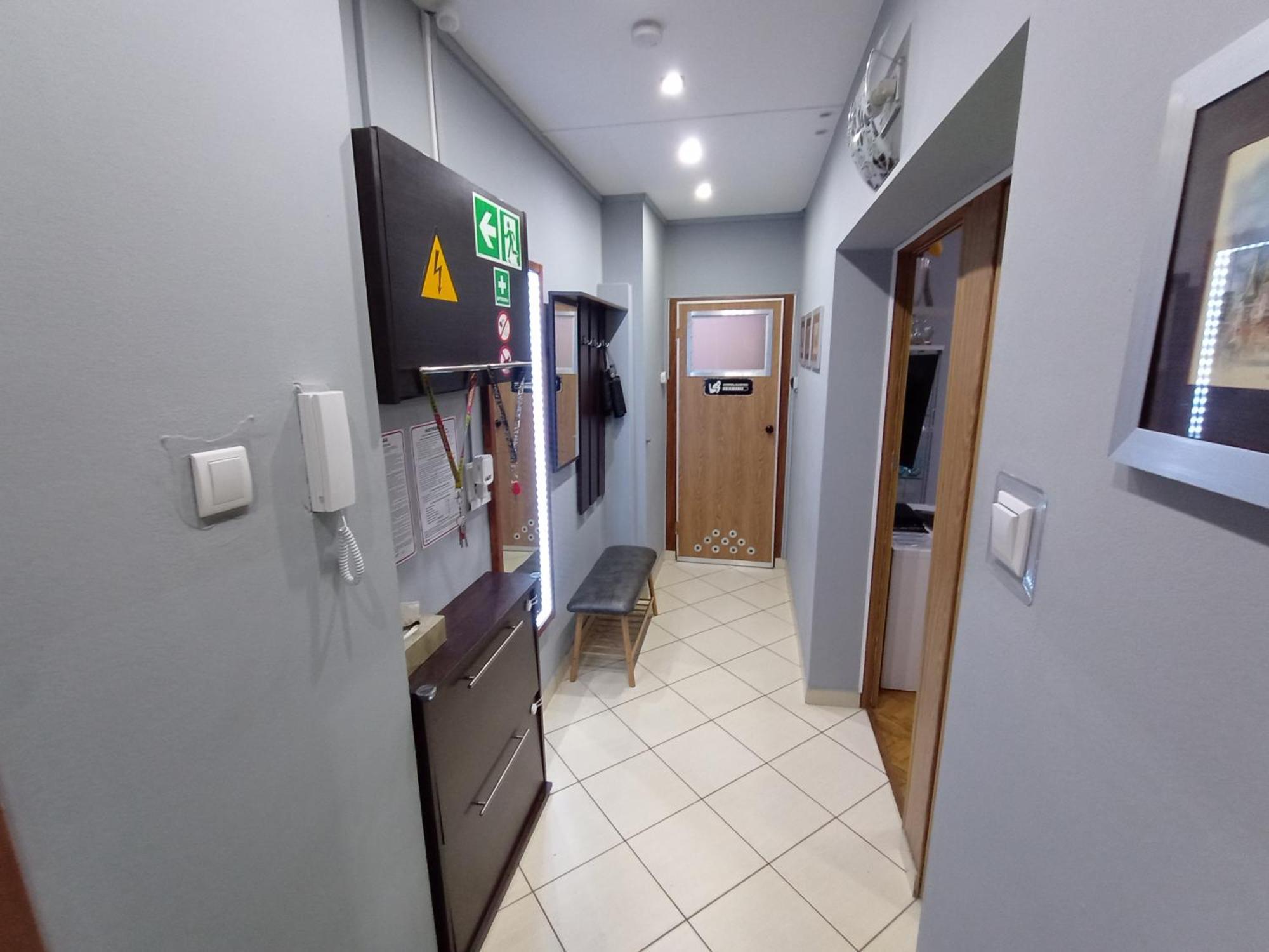Apartament Venge -Cale Mieszkanie 46M2 Na Wylacznosc - Z Jedna Sypialnia I Jednym Sypialno-Salonem -3 Pietro Bez Windy- Rezerwacja Bez Karty Kredytowej-Klimatyzacja-Netflix-2 Lozeczka Dzieciece- Bezplatny Parking Publiczny Wroclaw Dış mekan fotoğraf