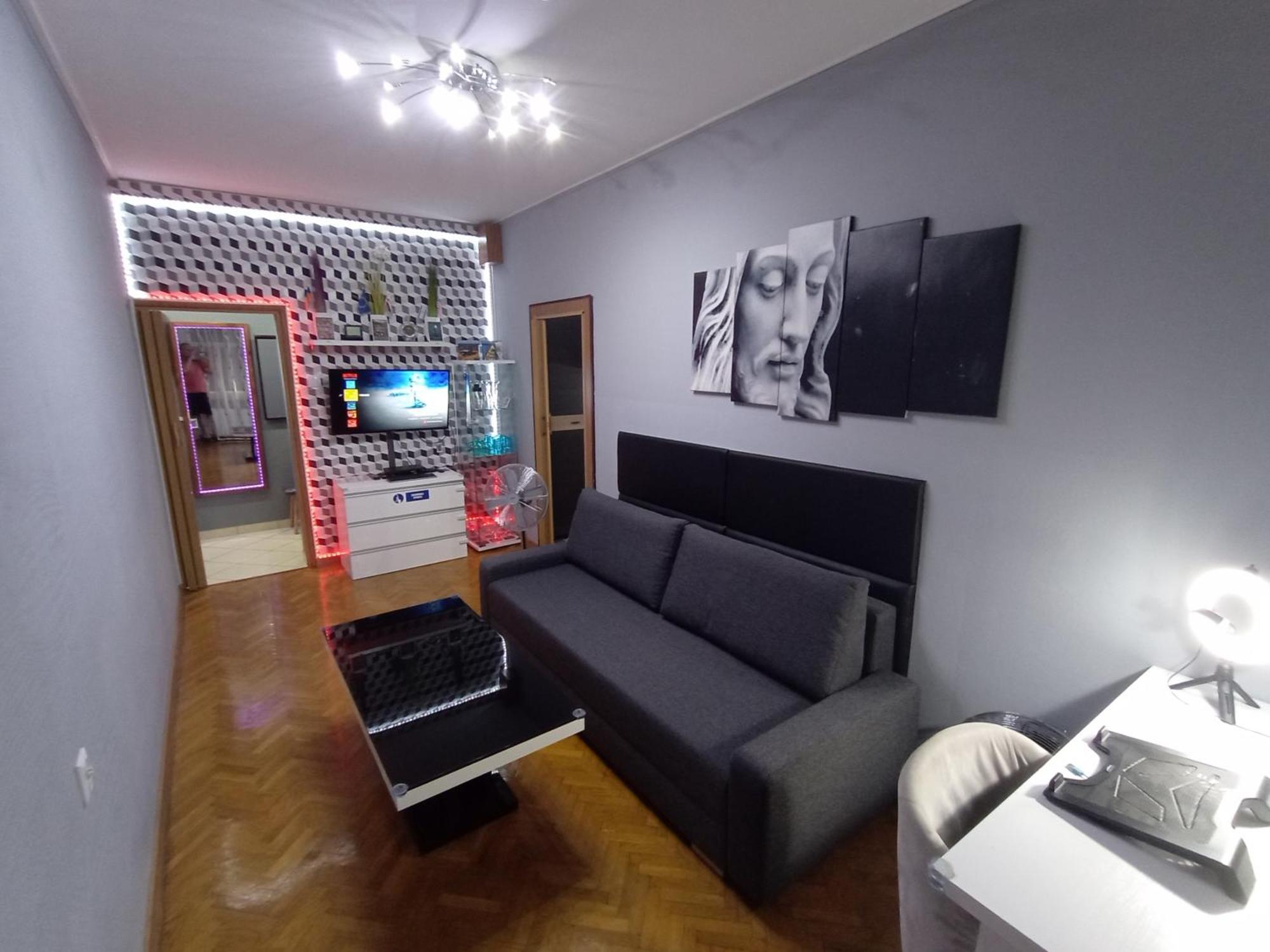 Apartament Venge -Cale Mieszkanie 46M2 Na Wylacznosc - Z Jedna Sypialnia I Jednym Sypialno-Salonem -3 Pietro Bez Windy- Rezerwacja Bez Karty Kredytowej-Klimatyzacja-Netflix-2 Lozeczka Dzieciece- Bezplatny Parking Publiczny Wroclaw Dış mekan fotoğraf