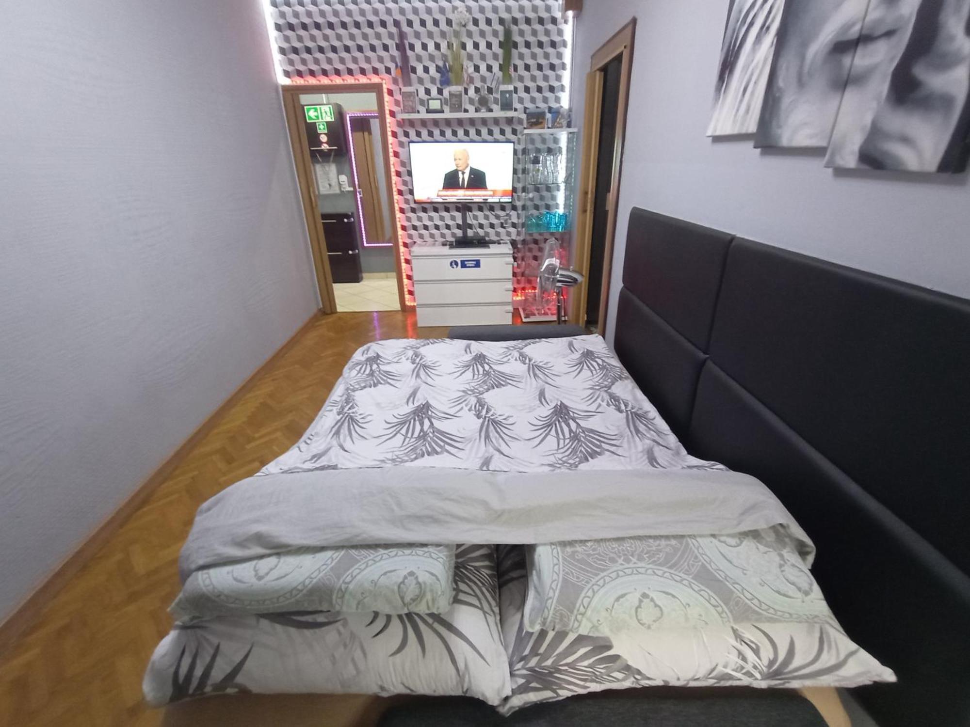 Apartament Venge -Cale Mieszkanie 46M2 Na Wylacznosc - Z Jedna Sypialnia I Jednym Sypialno-Salonem -3 Pietro Bez Windy- Rezerwacja Bez Karty Kredytowej-Klimatyzacja-Netflix-2 Lozeczka Dzieciece- Bezplatny Parking Publiczny Wroclaw Dış mekan fotoğraf
